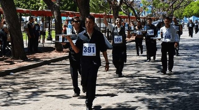 A correr. Los participantes ponene en juego su capacidad de coordinación.