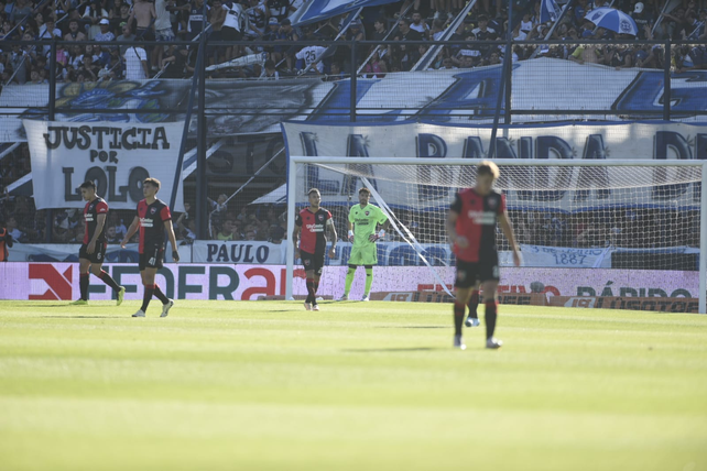 Newells no hace un buen partido y cae en La Plata.