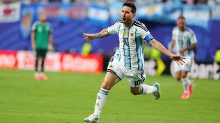 Lionel Messi deslumbró con tres goles en el debut de su sexto Mundial.