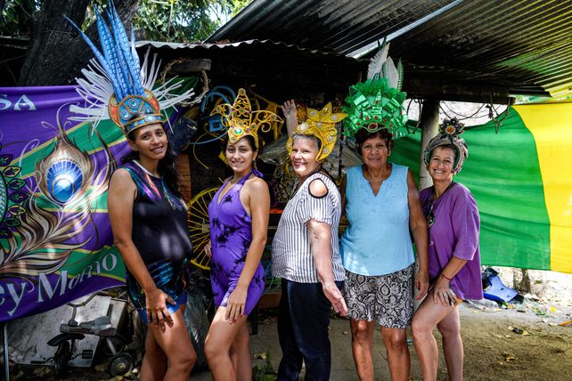 Pasión de carnaval: empezó a bailar a los ocho años y ahora dirige la comparsa