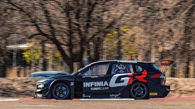 El piloto entrerriano llega como puntero del torneo a la séptima fecha de la temporada.