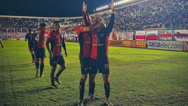 Colón cierra la 11ª fecha como único líder de la zona B Colón cierra la 11ª fecha como único líder de la zona B