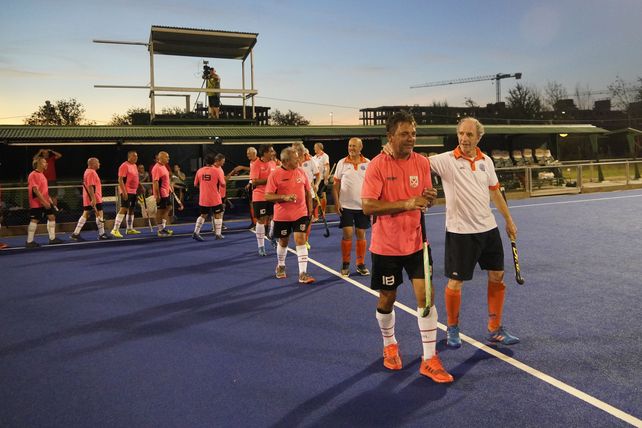 Todo camaradería. El ambiente en el Luciana Aymar fue cordial en todo momento.