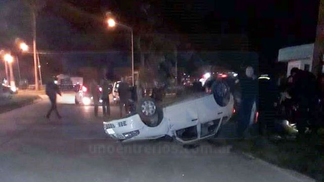 Viale: Seis personas fueron hospitalizadas tras el vuelco de un automóvil
