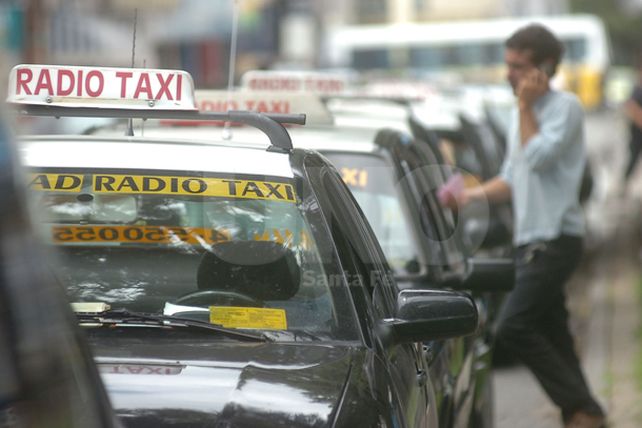 Los taxistas acusan un impacto indirecto del aumento de la nafta