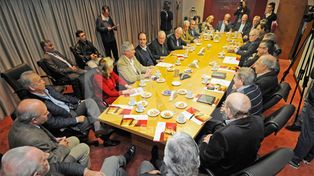 Presentan el programa Escuelas de Trabajo a la Mesa del Diálogo Santafesino