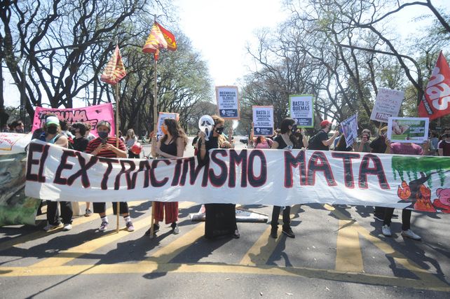 Los manifestantes por la situación de las islas se hicieron escuchar.