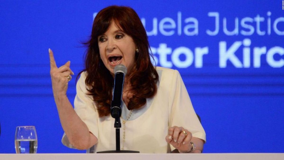 Cristina Kirchner, En La Víspera Del Fallo Por La Causa Vialidad: El ...