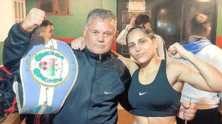 &nbsp;En el duelo entre paranaenses que se disputó en Colón, Lara Arener derrotó por puntos a Soledad Rodríguez y retuvo su cinturón.