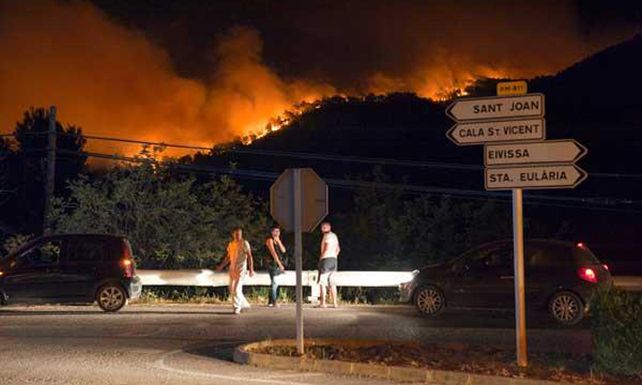 Un argentino provoc&oacute; un incendio en Ibiza que ya destruy&oacute; dos mil hect&aacute;reas de bosques