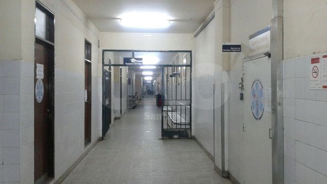 Cuatro detenidos por agarrarse a trompadas en los pasillos del hospital Cullen
