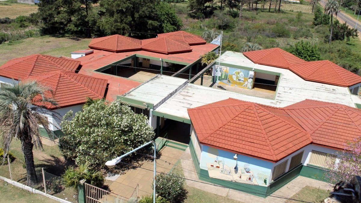 Otra escuela de Concordia con paro y movilización