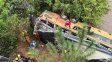 Tragedia en Misiones: un micro de larga distancia cayó a un arroyo y al menos dos personas murieron Tragedia en Misiones: un micro de larga distancia cayó a un arroyo y al menos dos personas murieron