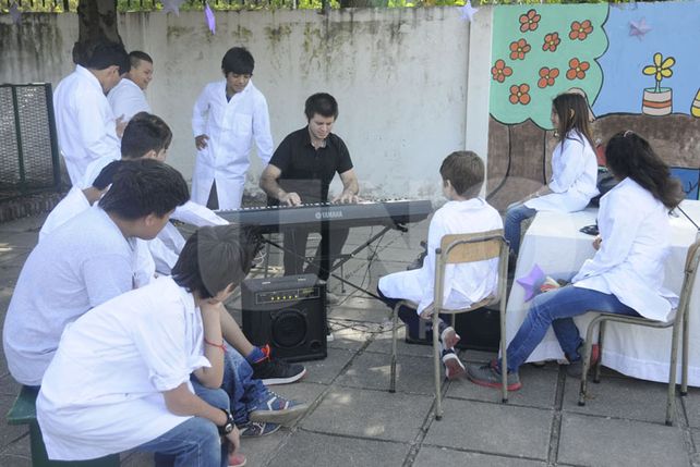 “Las escuelas no deben cerrarse, al contrario, hay que agrandarlas”