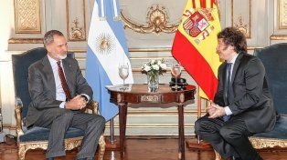 El presidente electo Javier Milei junto con el rey de España Felipe VI.