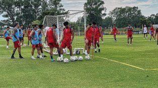 El plantel de Unión adelanta el viaje a Santiago del Estero