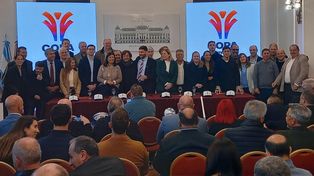 El gobernador Maximiliano Pullaro presentó la nueva edición de la Copa Santa Fe, en la que participarán más de 150 clubes de toda la provincia. &nbsp; 