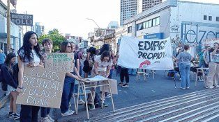 Se manifestaron los alumnos del Traductorado de Inglés del Instituto Superior Almirante Brown de Santa Fe