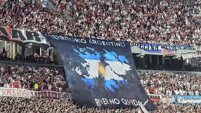 Diana Mondino enfrentó a Conmebol por la prohibición de banderas con las Islas Malvinas.