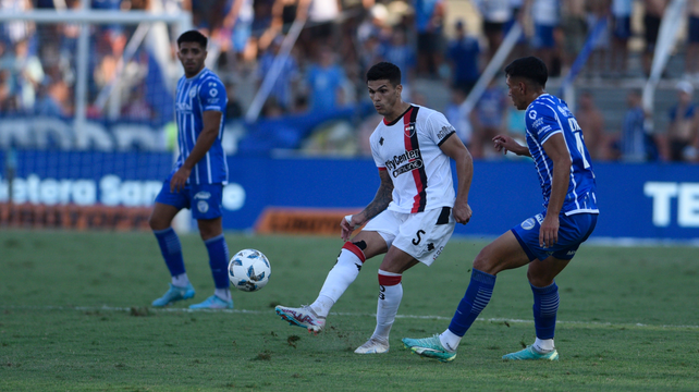 Rodrigo Fernández cumplió la fecha de suspensión y retornó en el empate valioso de Newells contra Godoy Cruz