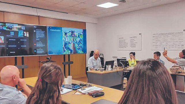 Oesterheld compartió su experiencia sobre IA con profesionales ingenieros agrónomos.