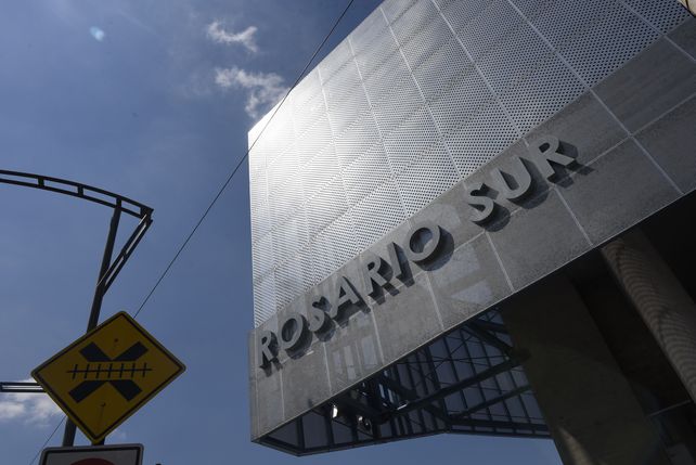 Un tren llamado deseo. Los viajeros deben transitar más de 8 horas para unir Rosario con Retiro.