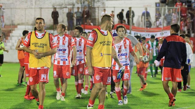 Otra derrota del Decano ante un rival directo