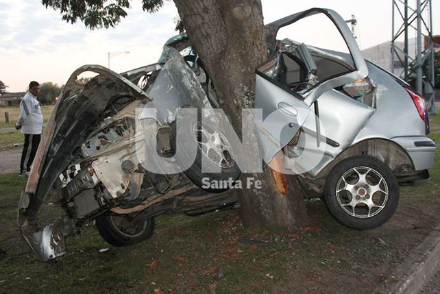 La joven conductora falleció producto del brutal impacto.