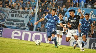 Estudiantes de Río Cuarto supo aprovechar la ventaja deportiva y está en semifinales.