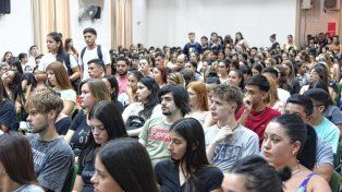 La facultad de Ciencias Económicas recibió a más de mil nuevos alumnos. Las carreras elegidas y el comienzo del año lectivo en la universidad.&nbsp;
