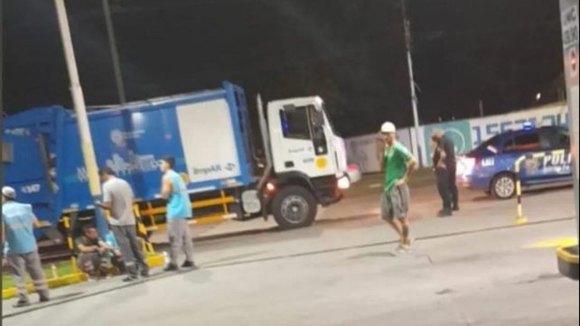 Un camión de recolección de residuos fue amenazado por dos individuos en moto en la zona oeste de Rosario.&nbsp;