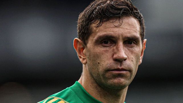 El Dibu Martínez salió por precaución porque a su equipo le esperan partidos definitorios.
