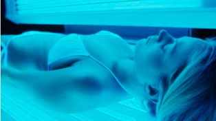 Advierten que los rayos emitidos por las camas solares son cancer&iacute;genos