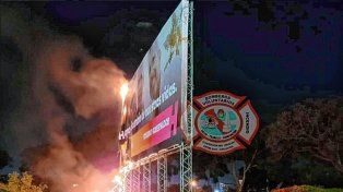 Incendiaron un cartel publicitario de Rogelio Frigerio
