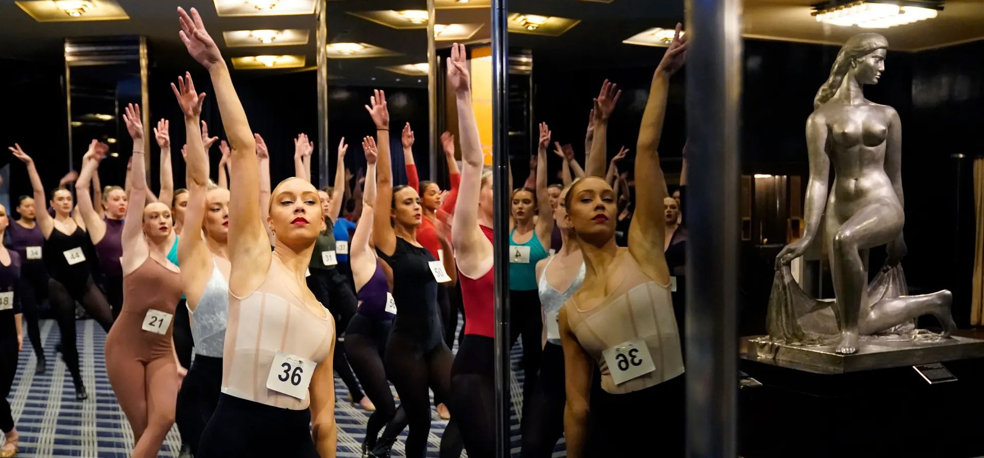 Los bailarines actúan durante las audiciones en el Radio City Music Hall para el Christmas Spectacular protagonizado por las Radio City Rockettes. Fotografía: Timothy A Clary/AFP/Getty Images Los bailarines actúan durante las audiciones en el Radio City Music Hall para el Christmas Spectacular protagonizado por las Radio City Rockettes. Fotografía: Timothy A Clary/AFP/Getty Images