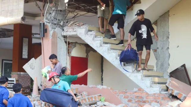 Potente terremoto en Indonesia: hasta el momento se reportaron 38 muertos