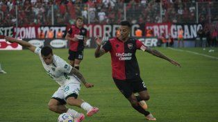 El Piri Vangioni fue titular y pelea con Elías López, en el deslucido empate de Newells.