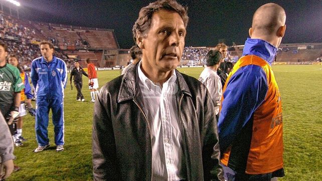 Colón despidió con un sentido mensaje de reconocimiento a Miguel Russo