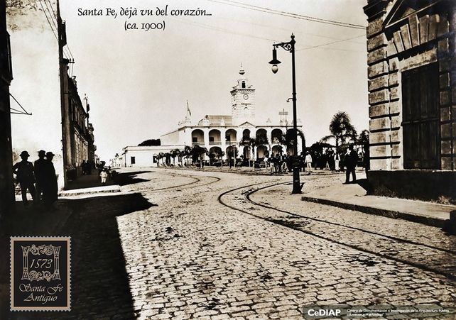 Cabildo y Plaza Principal (ca. 1900).&nbsp;Fotografía: Santa Fe Antiguo. CeDIAP (Centro de Documentacióne Investigación de la Arquitectura Pública)