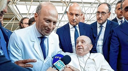 El médico del Papa Francisco contó cómo fueron los últimos minutos