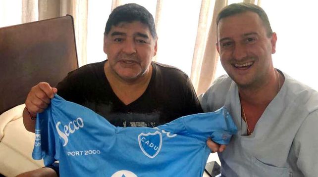 ¿Trucho? Taffarel junto a Diego Maradona. El kinesiólogo es investigado porque no tendría matrícula.&nbsp;