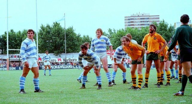 Pumas v. Wallabies, 1979, en cancha de Ferro. Cerioni, Rodríguez e Iachetti en primer plano
