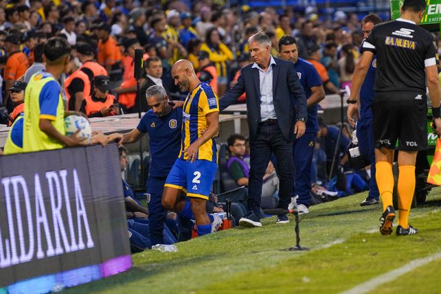 Carlos Quintana no pudo aguantar los 90 minutos en el último partido. Fue reemplazado en el primer tiempo.