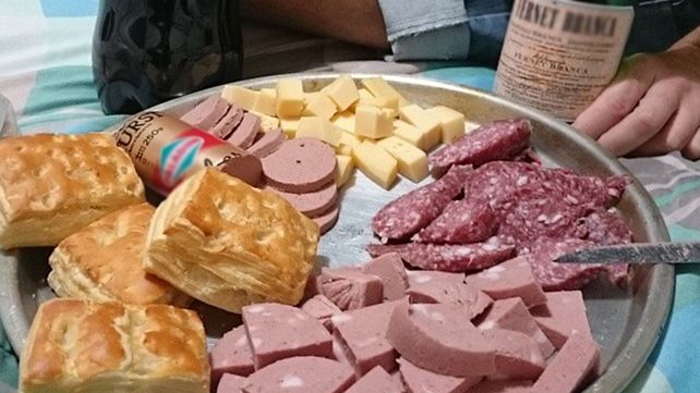 Dejarían de vender fernet, maní y salame por un insólito motivo