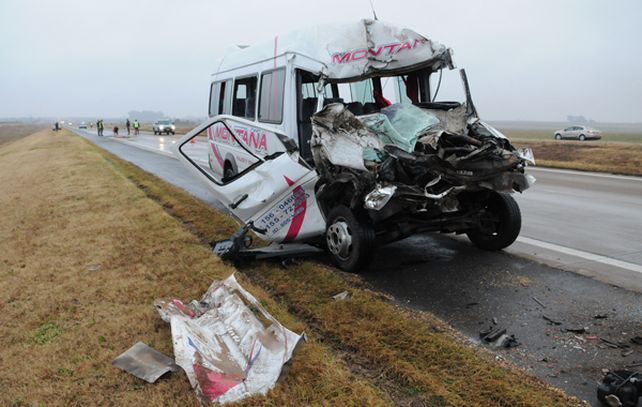 Un muerto y un herido grave al chocar un utilitario con un camión en Cañada de Gómez