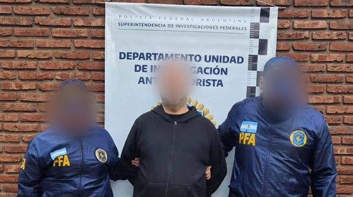 Allanaron dos domicilios en Rosario por mensajes antisemitas y secuestraron un arma