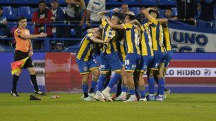 Central viene de ganar en cancha de Vélez, donde hubo un emotivo homenaje a Miguel Ángel Russo.