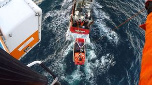 El tripulante fue rescatado de la embarcación a unos 400 kilómetros de la costa de Mar del Plata.