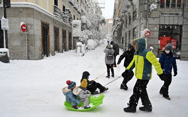 Madrid se paraliza tras la histórica nevada
