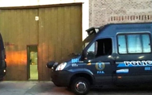 El galpón de Moreno al 3700 donde intervino personal de la Policía Federal.